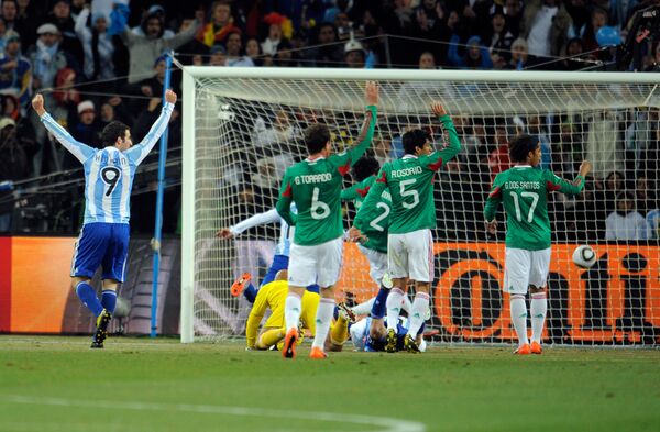 Игровой момент матча Аргентина – Мексика 