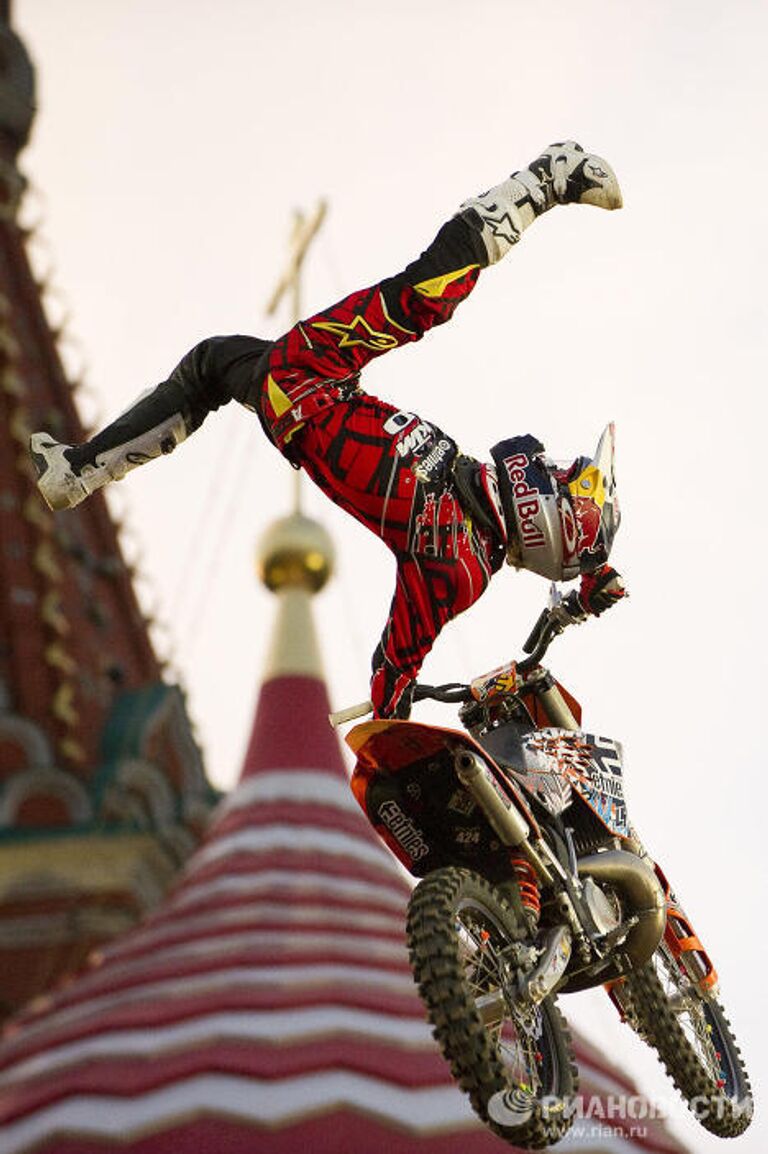 Третий этап. Соревнования по фристайл-мотокроссу Red Bull X-Fighters 2010