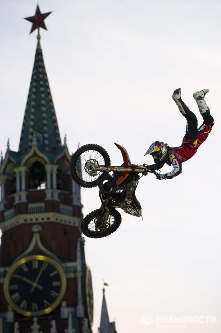 Третий этап. Соревнования по фристайл-мотокроссу Red Bull X-Fighters 2010