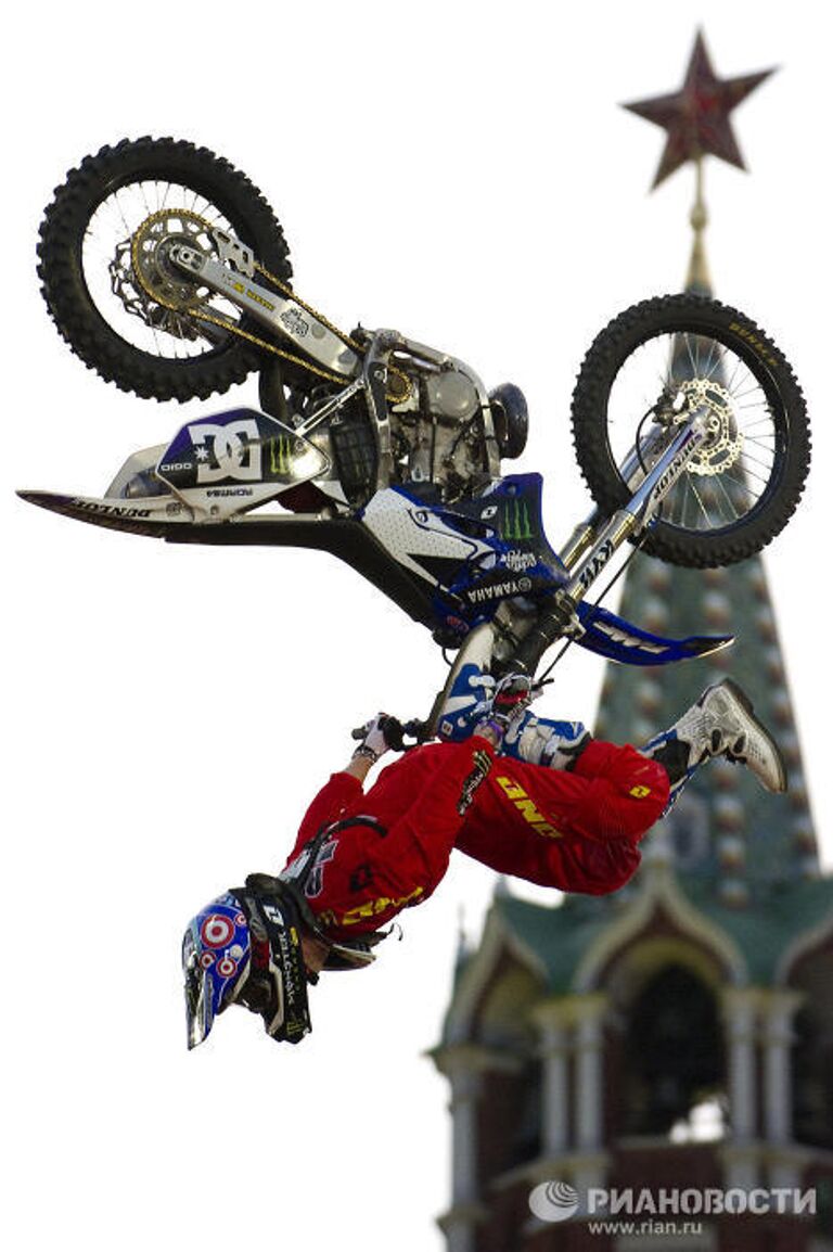 Третий этап. Соревнования по фристайл-мотокроссу Red Bull X-Fighters 2010