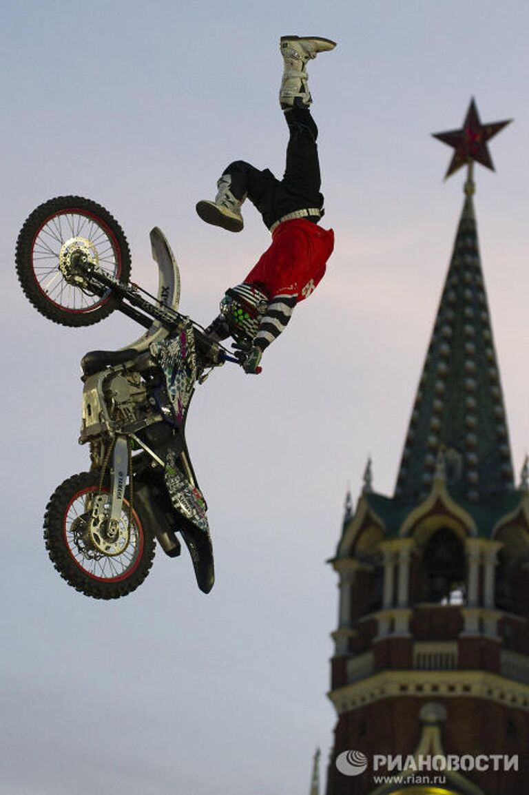 Третий этап. Соревнования по фристайл-мотокроссу Red Bull X-Fighters 2010