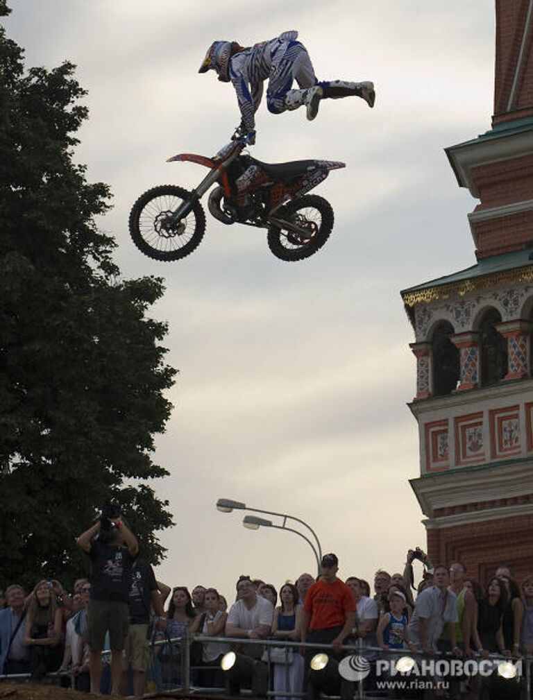 Третий этап. Соревнования по фристайл-мотокроссу Red Bull X-Fighters 2010