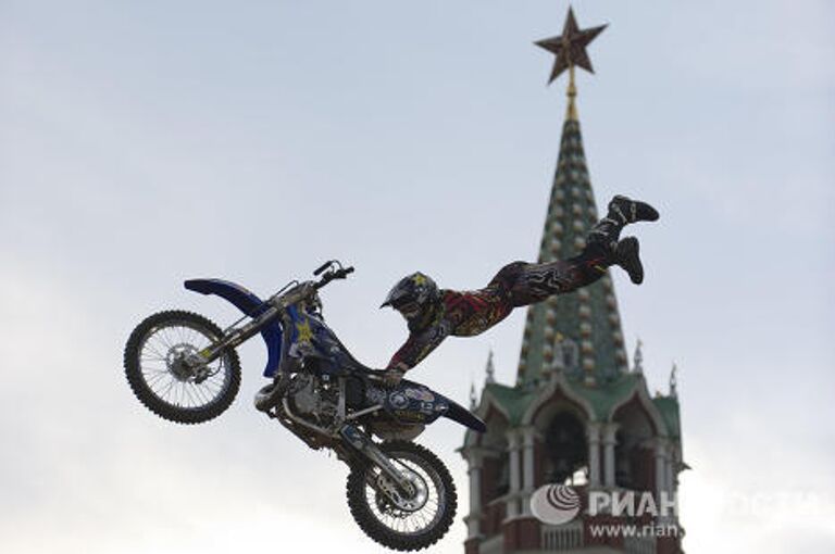 Третий этап. Соревнования по фристайл-мотокроссу Red Bull X-Fighters 2010