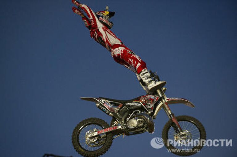 Третий этап. Соревнования по фристайл-мотокроссу Red Bull X-Fighters 2010