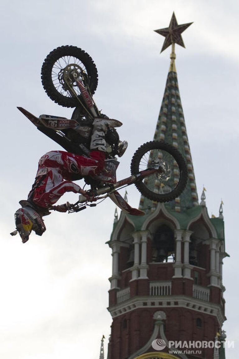 Третий этап. Соревнования по фристайл-мотокроссу Red Bull X-Fighters 2010