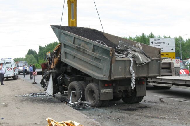 Столкновение детского автобуса и грузовика КАМАЗ в Омске