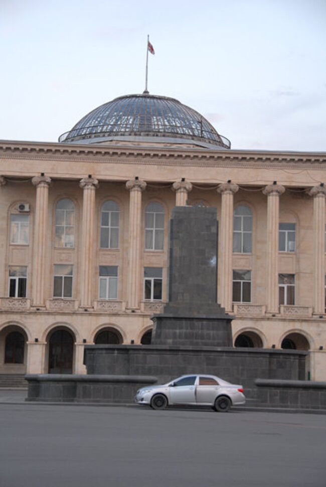 Постамент памятника Иосифу Сталину в городе Гори. Архив