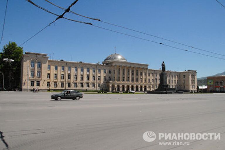 Снос памятника Иосифу Сталину в городе Гори