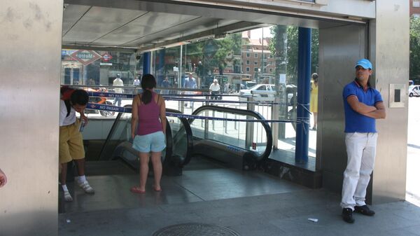 Вход на одну из станций метро в Мадриде, Испания