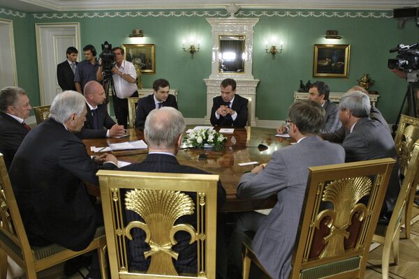 Президент РФ Д.Медведев провел встречу с главами политических партий