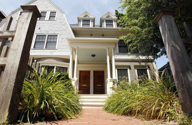 Дом, где жили арестованные по обвинению в шпионаже Доналд Ховард Хитфилд и Трейси Ли Энн Фоли в Бостоне