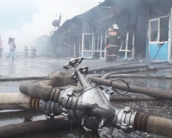 Пожар уничтожил 1500 м2 складов с бытовой техникой в Пятигорске 