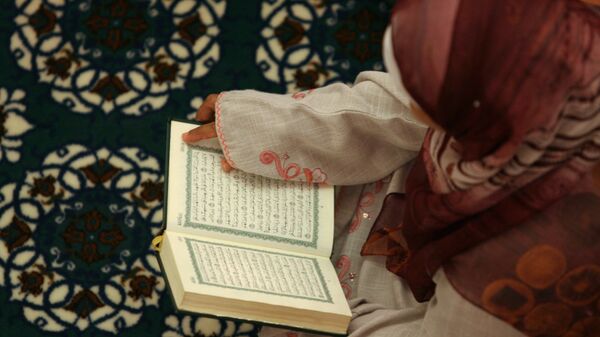 Молитва мусульманки. Архивное фото