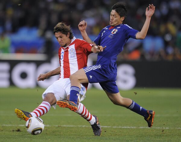 Игровой момент матча  Парагвай - Япония