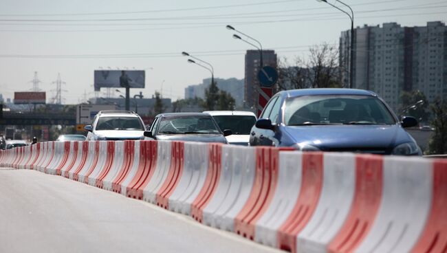 Затруднено движение на Ленинградском шоссе в связи с ремонтными работами на путепроводе Октябрьской железной дороги