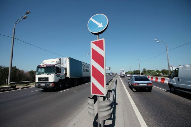 Затруднено движение на Ленинградском шоссе в связи с ремонтными работами на путепроводе Октябрьской железной дороги