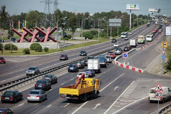 Пробка на Ленинградском шоссе в связи с ремонтными работами на путепроводе Октябрьской железной дороги
