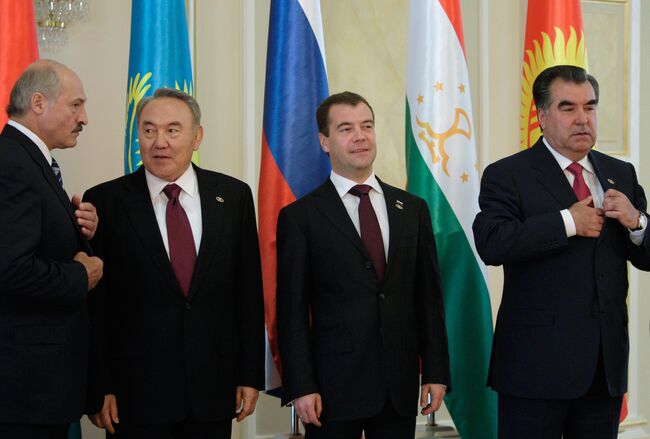 5 июля на заседании Межгосударственного совета ЕврАзЭс в Астане президенты России, Казахстана и Белоруссии подписали заявление о создании Таможенного союза