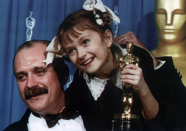 Никита Михалков с дочерью Надей на церемонии вручения Оскара