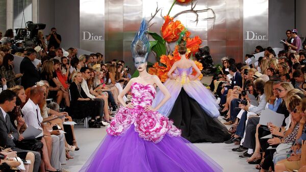 Новая коллекция Christian Dior haute couture осень-зима 2010-11 на неделе моды в Париже