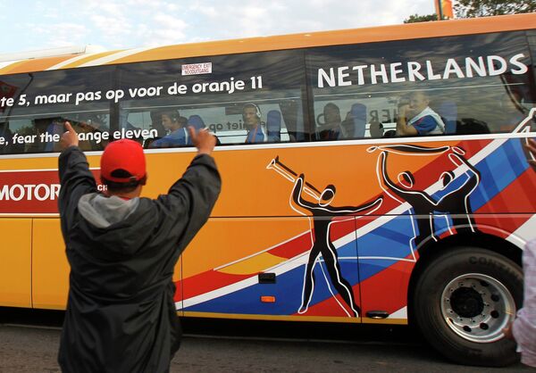 Автобус с игроками сборной Голландии