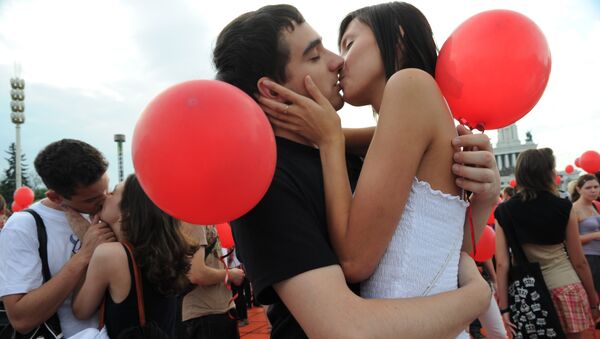 Международный день поцелуя в Москве