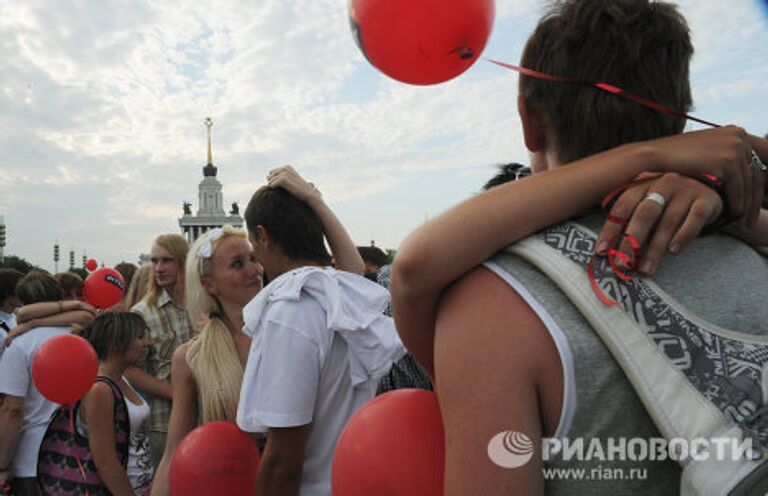 Международный день поцелуя в Москве