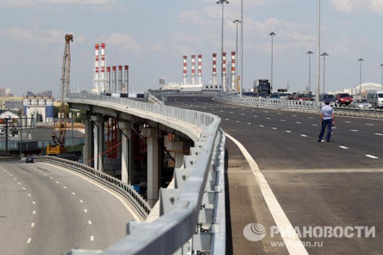 Открытие трехполосной эстакады в районе Московского международного делового центра Москва-Сити