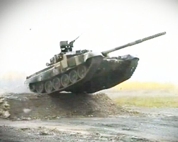 Танк Т-90С плавает, летает и поражает все виды бронетехники