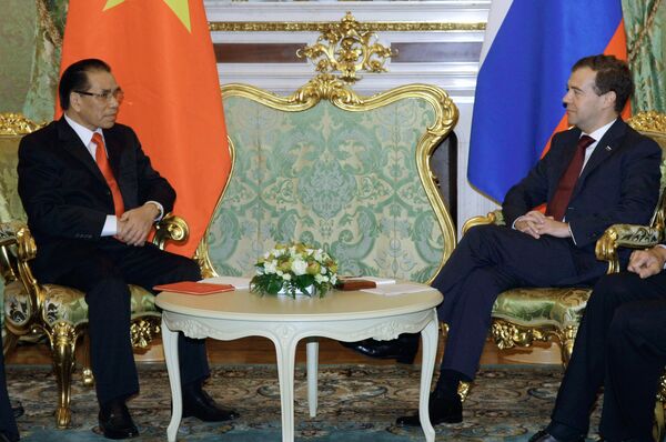 Президент РФ Дмитрий Медведев и генеральный секретарь Центрального Комитета Коммунистической партии Вьетнама Нонг Дык Мань в Кремле