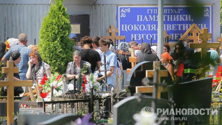 Прощание с погибшими в летнем лагере Азов в Москве