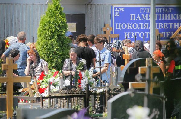 Прощание с погибшими в летнем лагере Азов в Москве