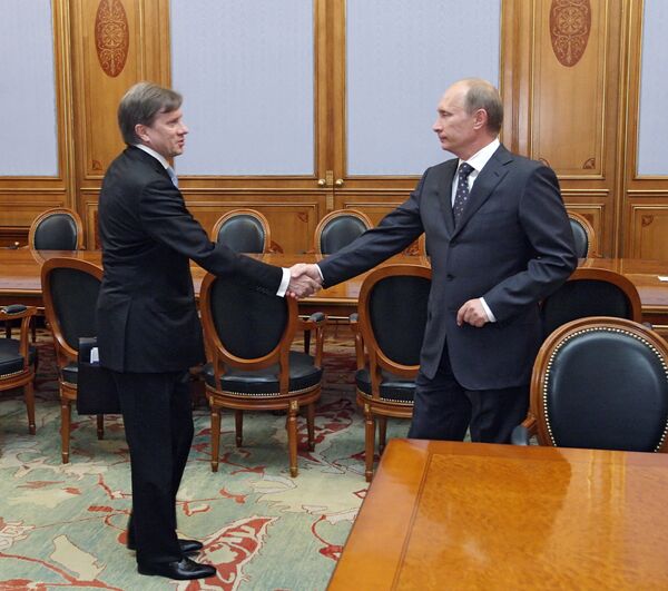 Премьер-министр РФ Владимир Путин встретился с Виталием Савельевым в Доме правительства РФ