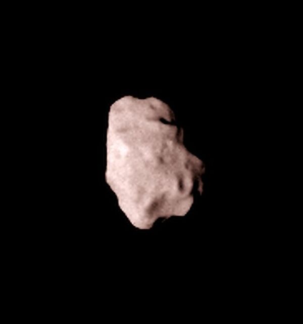 Снимок астероида Лютеция, сделанный камерой OSIRIS на борту зонда Розетта с расстояния 80 тысяч километров