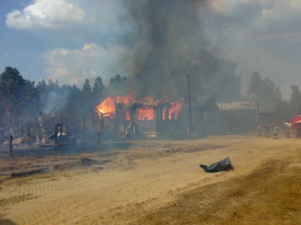 Из-за детской шалости в Подмосковной деревне сгорело 10 строений