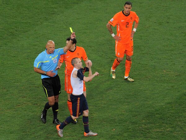 Момент матча Голландия - Испания