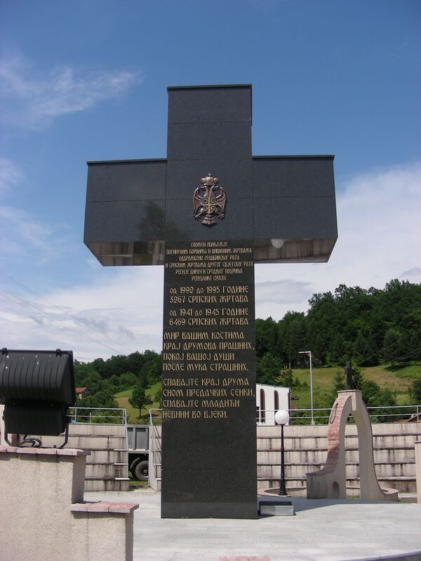 Мемориал павшим воинам и гражданским жертвам региона Бирач и Среднее Подринье в Республике Сербской Боснии и Герцеговины.