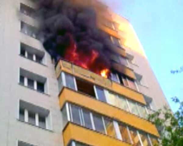 Пожар в многоэтажном доме на западе Москвы. Видео с места ЧП