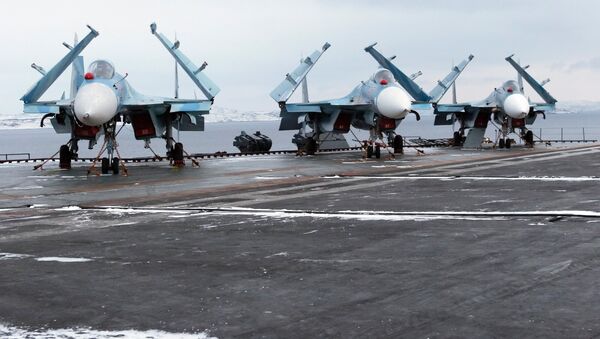 Истребители Су-33. Архивное фото
