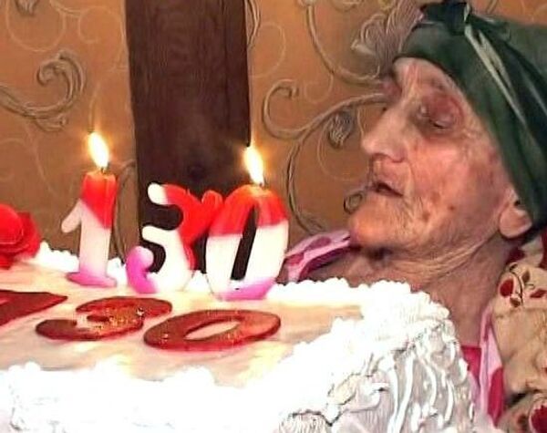 Старейшей жительнице Грузии на 130-ый юбилей подарили огромный торт