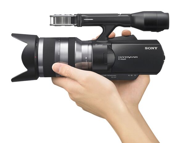 Компания Sony представила цифровую видеокамеру NEX-VG10