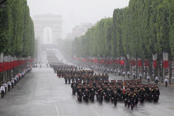 Парад в честь Дня взятия Бастилии в Париже