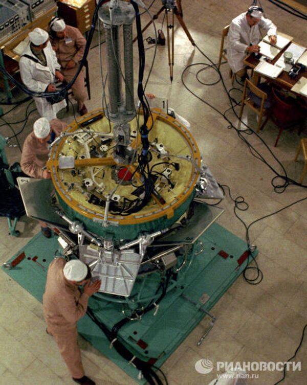 Испытания летных образцов стыковочных агрегатов космических кораблей Союз и Аполлон