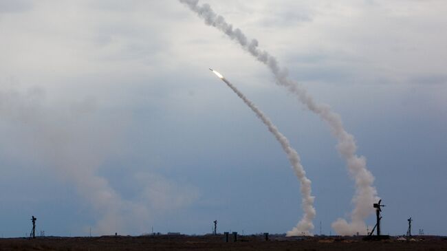 Запуск ракеты зенитно-ракетной системой