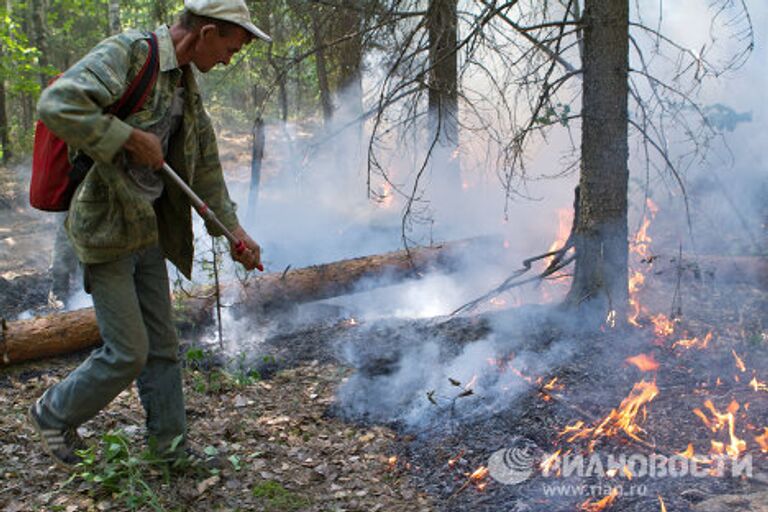 Тушение лесного пожара в Воротынском районе Нижегородской области