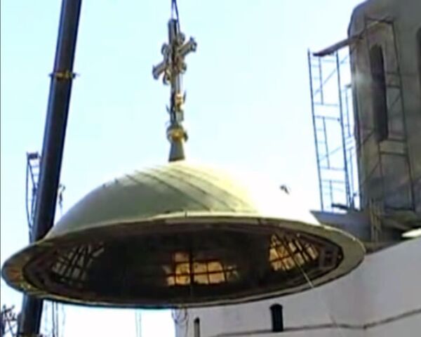 Поднятие купола в Казанском Винновском монастыре Самарской области