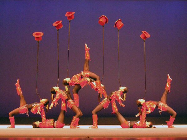 Цирковое шоу Жемчужина Бохая, созданное Национальной акробатической труппой Китая из города Тяньцзинь