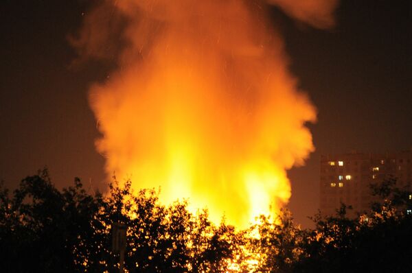 Ночной пожар в садовом обществе на окраине Москвы