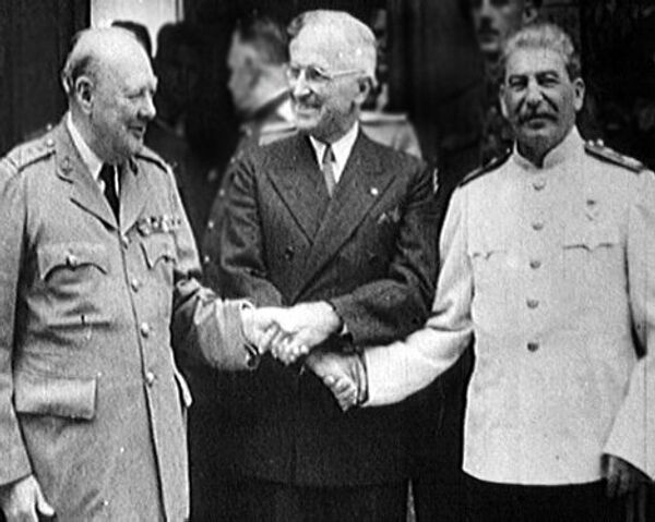 Сталин, Трумэн и Черчилль в шаге от холодной войны. Потсдам, 1945 год Сталин, Трумэн и Черчилль в шаге от холодной войны. Потсдам, 1945 год