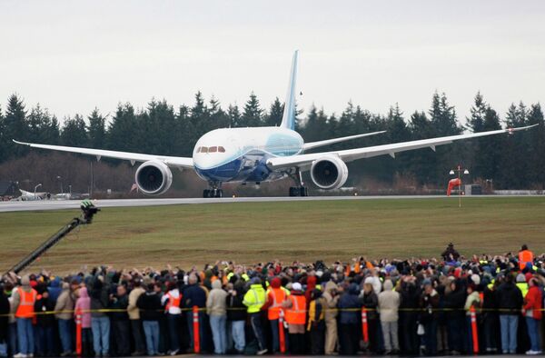 Новейший пассажирский лайнер Boeing 787 Dreamliner совершил первый полет за пределы США